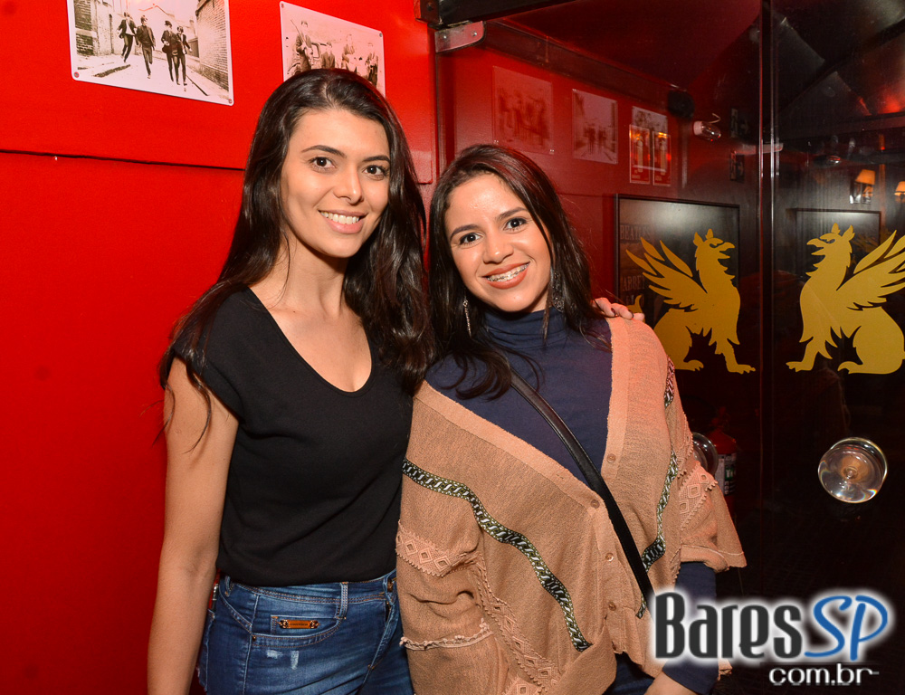 Sal Vincent e banda Bunz comandaram a noite com pop rock no Republic Pub Sal Vincent e banda Bunz comandaram a noite com pop rock no Republic Pub