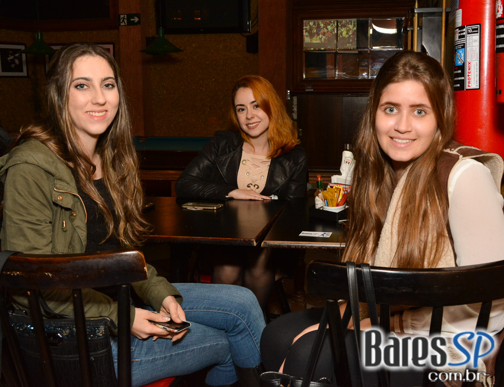 Sal Vincent e banda Bunz comandaram a noite com pop rock no Republic Pub Sal Vincent e banda Bunz comandaram a noite com pop rock no Republic Pub