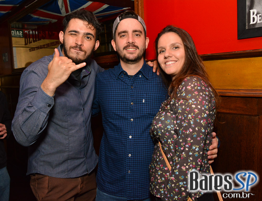 Sal Vincent e banda Bunz comandaram a noite com pop rock no Republic Pub Sal Vincent e banda Bunz comandaram a noite com pop rock no Republic Pub