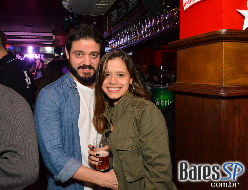 Sal Vincent e banda Bunz comandaram a noite com pop rock no Republic Pub Sal Vincent e banda Bunz comandaram a noite com pop rock no Republic Pub