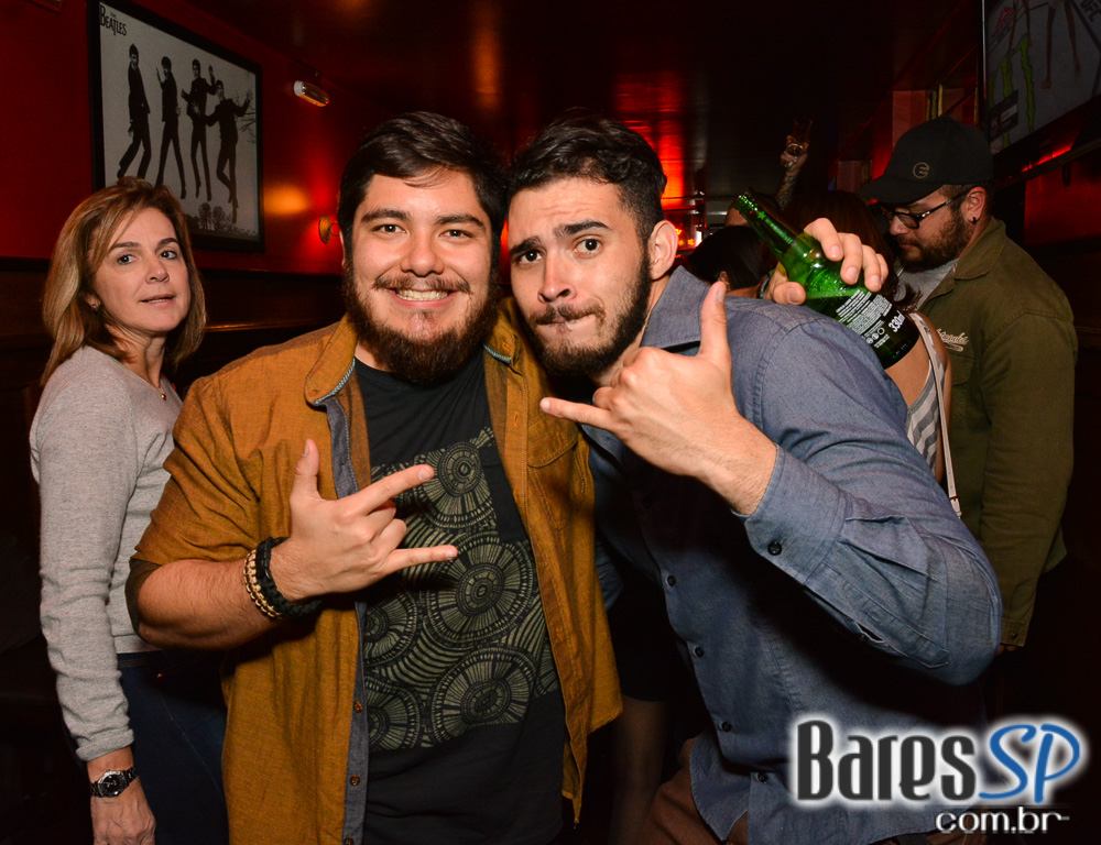 Sal Vincent e banda Bunz comandaram a noite com pop rock no Republic Pub Sal Vincent e banda Bunz comandaram a noite com pop rock no Republic Pub