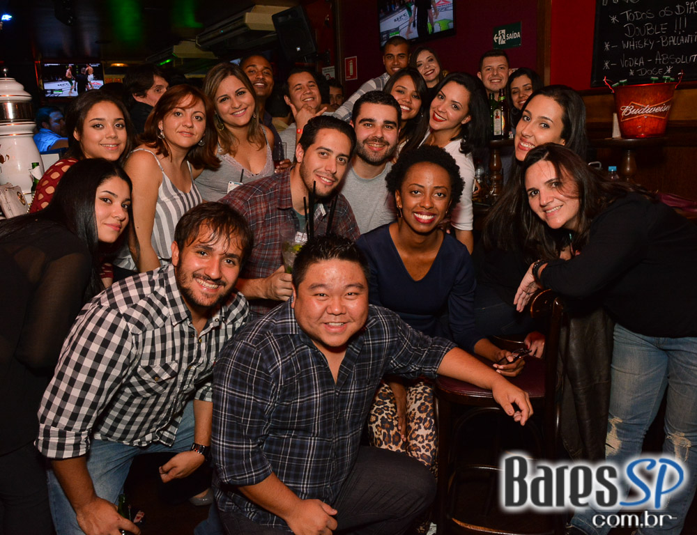 Sal Vincent e banda Bunz comandaram a noite com pop rock no Republic Pub Sal Vincent e banda Bunz comandaram a noite com pop rock no Republic Pub