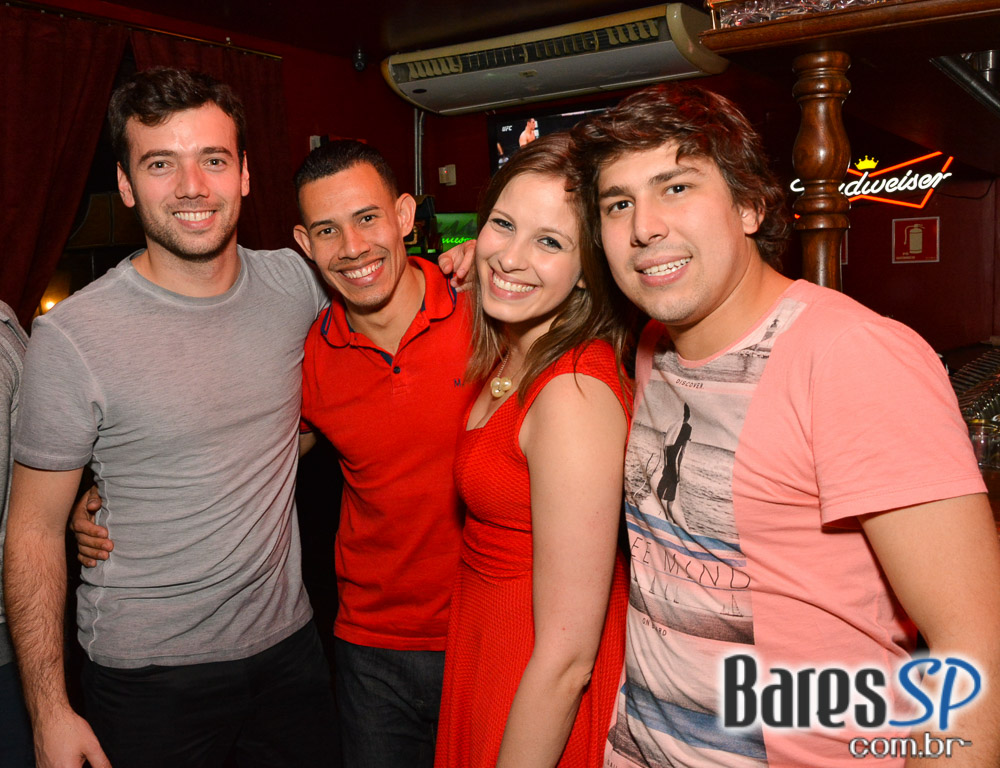 Sal Vincent e banda Bunz comandaram a noite com pop rock no Republic Pub Sal Vincent e banda Bunz comandaram a noite com pop rock no Republic Pub