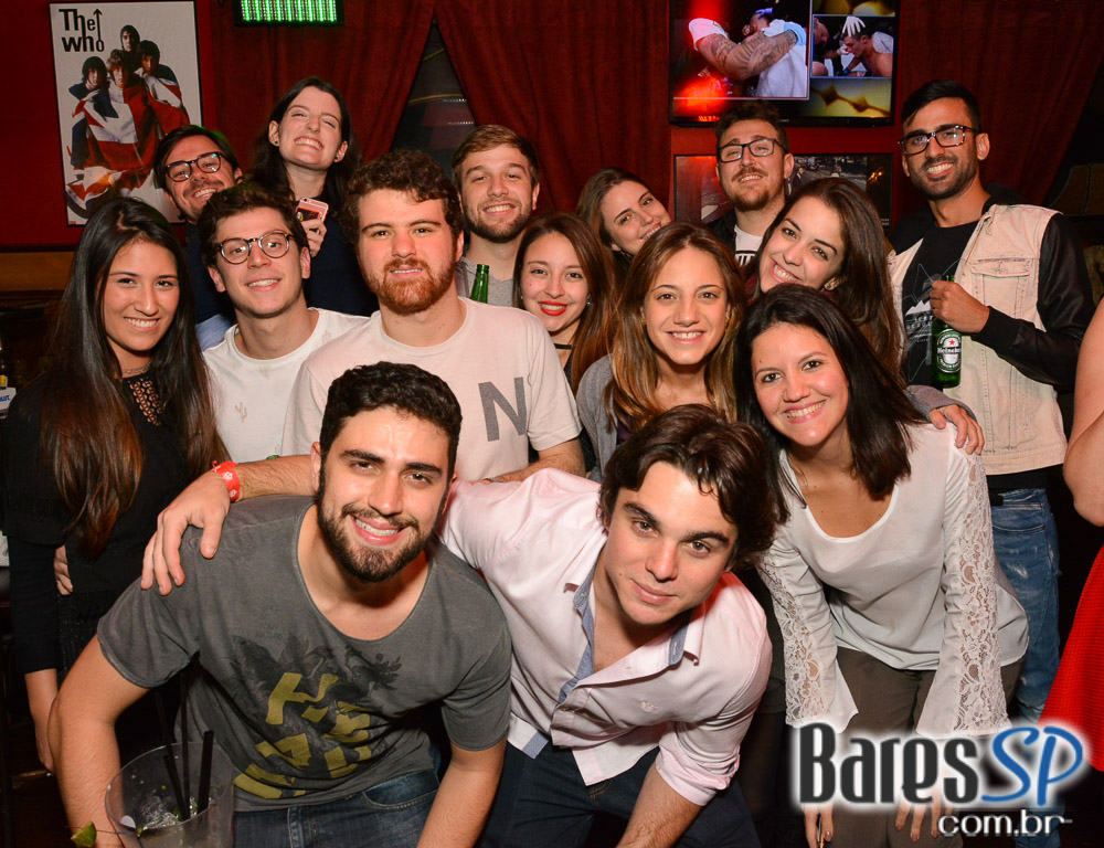 Sal Vincent e banda Bunz comandaram a noite com pop rock no Republic Pub Sal Vincent e banda Bunz comandaram a noite com pop rock no Republic Pub