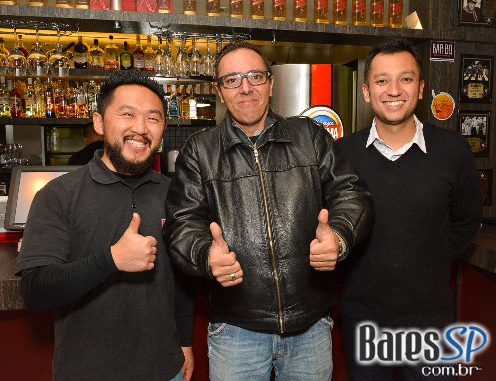 Dupla Ferraz e Cristiano se apresentaram no sábado com muito sertanejo no Bar BQ Moema