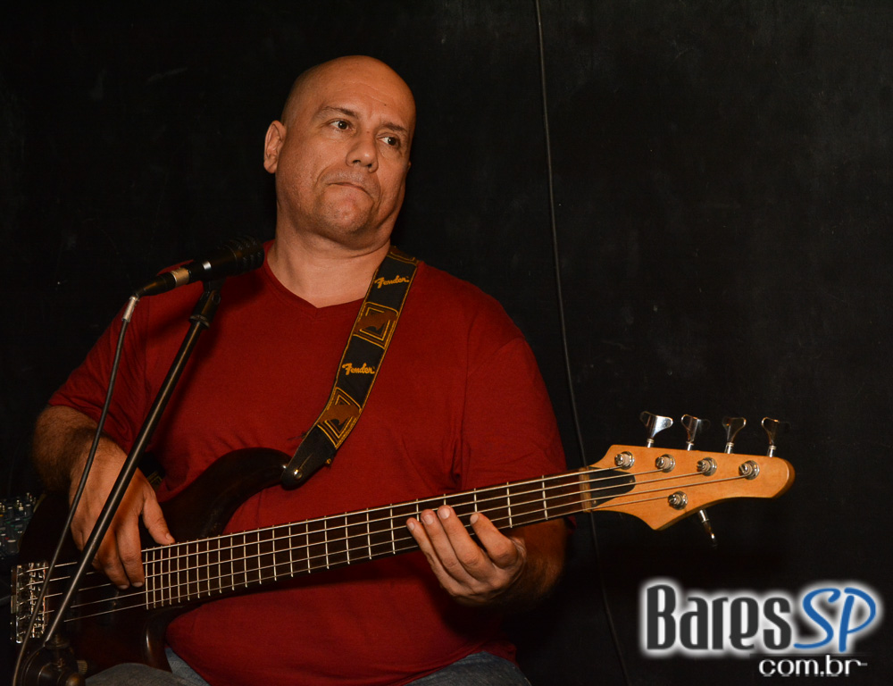 Projeto Late Night Blues com banda de blues diferente toda semana no Ye Olde Pub Projeto Late Night Blues com banda de blues diferente toda semana no Ye Olde Pub