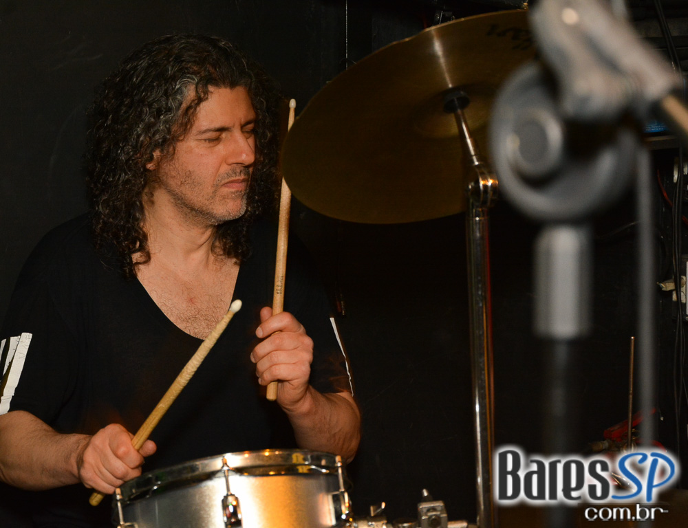 Projeto Late Night Blues com banda de blues diferente toda semana no Ye Olde Pub Projeto Late Night Blues com banda de blues diferente toda semana no Ye Olde Pub