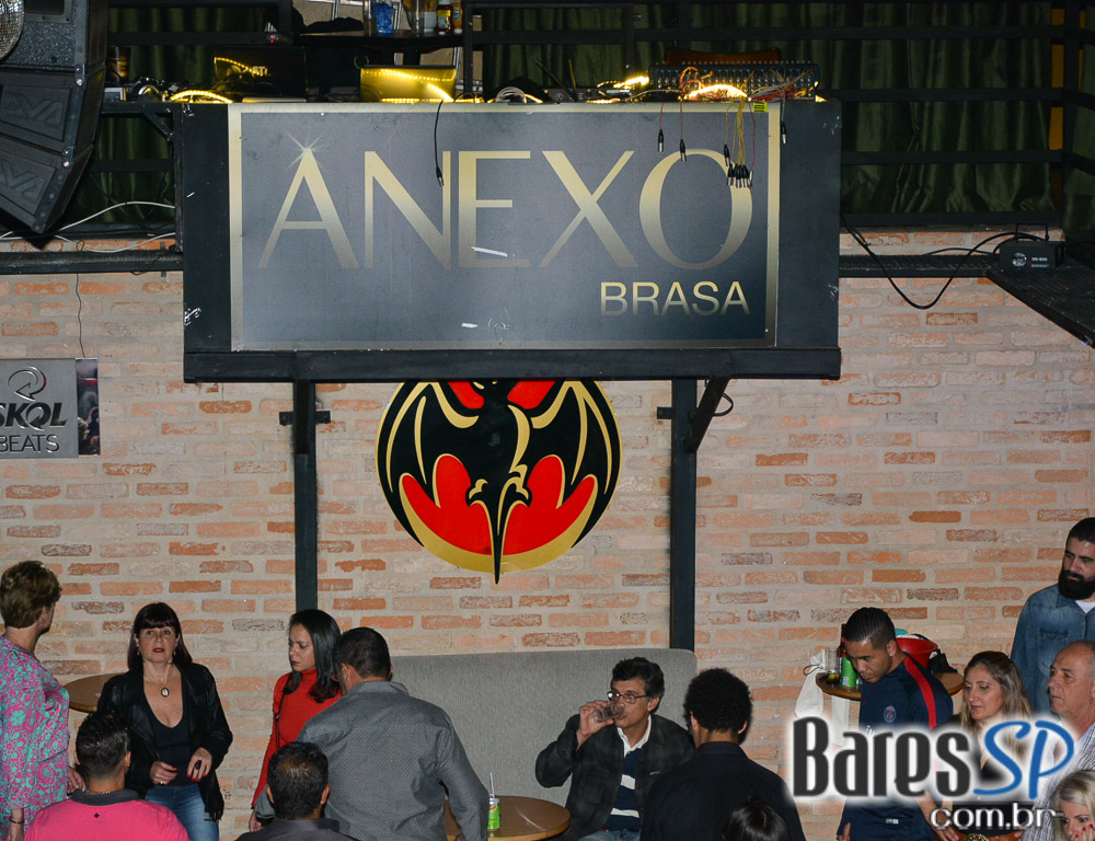 Anexo Brasa realizou projeto Old Friends Flashback com DJs Massa, Dunga e Vinícius no sábado Anexo Brasa realizou projeto Old Friends Flashback com DJs Massa, Dunga e Vinícius no sábado