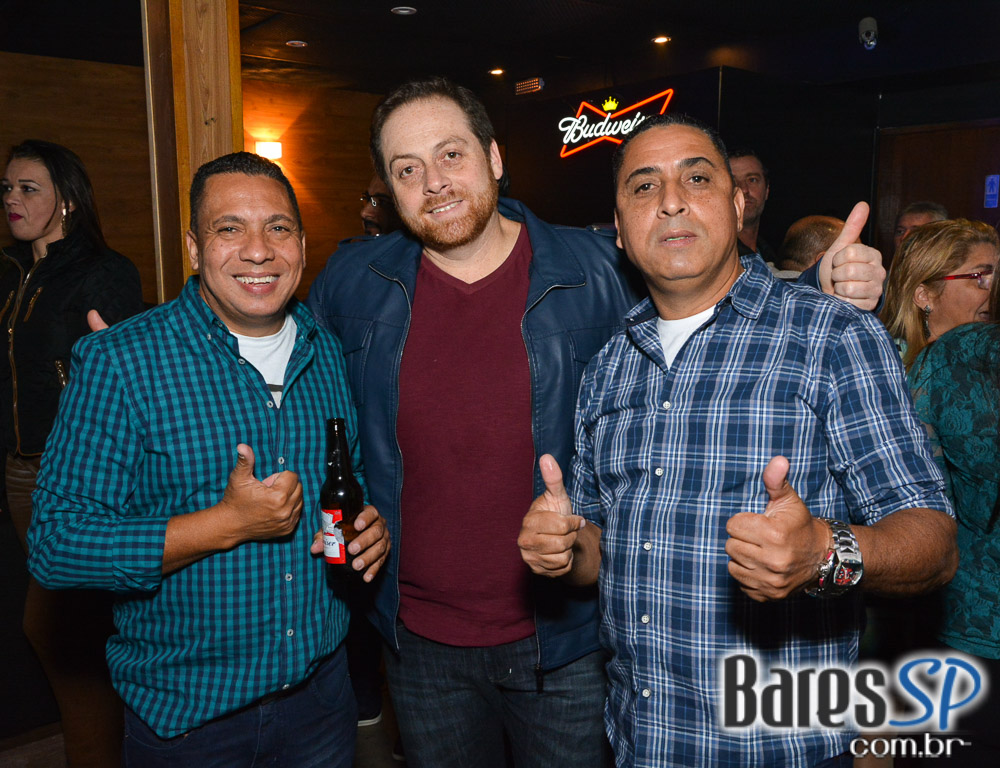 Anexo Brasa realizou projeto Old Friends Flashback com DJs Massa, Dunga e Vinícius no sábado Anexo Brasa realizou projeto Old Friends Flashback com DJs Massa, Dunga e Vinícius no sábado