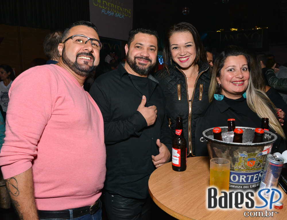 Anexo Brasa realizou projeto Old Friends Flashback com DJs Massa, Dunga e Vinícius no sábado Anexo Brasa realizou projeto Old Friends Flashback com DJs Massa, Dunga e Vinícius no sábado