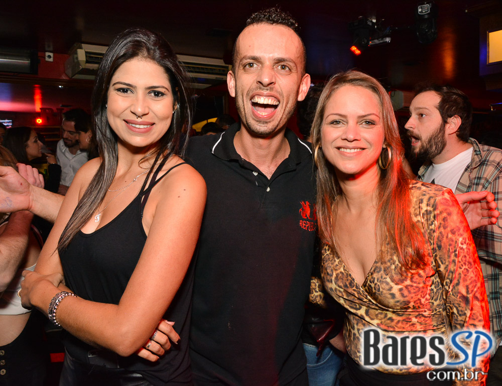 William Kim e banda Monk tocaram clássicos do pop rock no Republic Pub William Kim e banda Monk tocaram clássicos do pop rock no Republic Pub