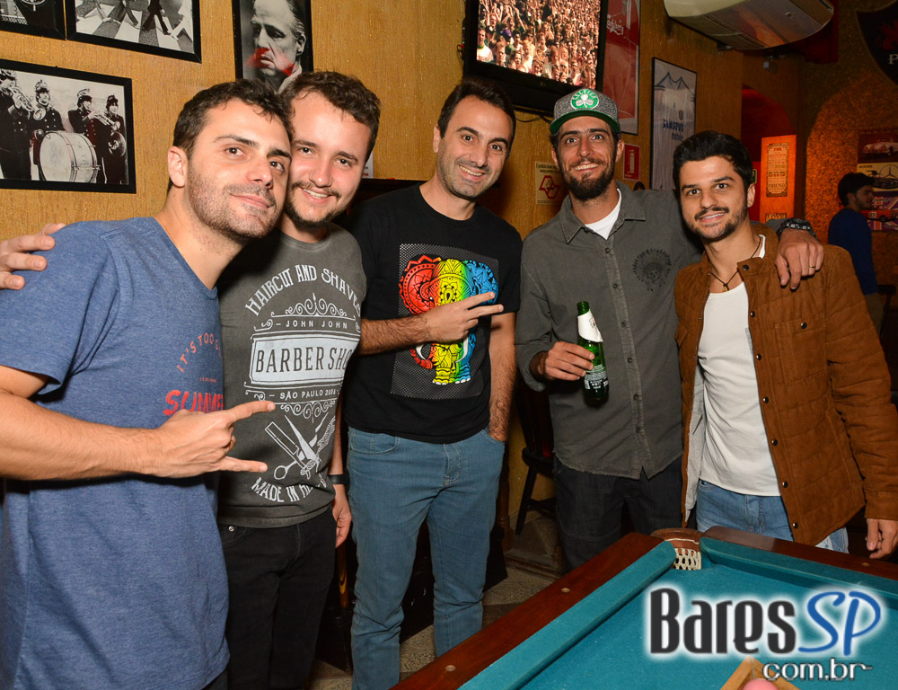 William Kim e banda Monk tocaram clássicos do pop rock no Republic Pub William Kim e banda Monk tocaram clássicos do pop rock no Republic Pub