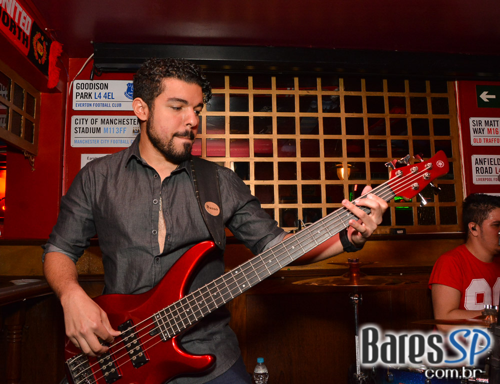 William Kim e banda Monk tocaram clássicos do pop rock no Republic Pub William Kim e banda Monk tocaram clássicos do pop rock no Republic Pub