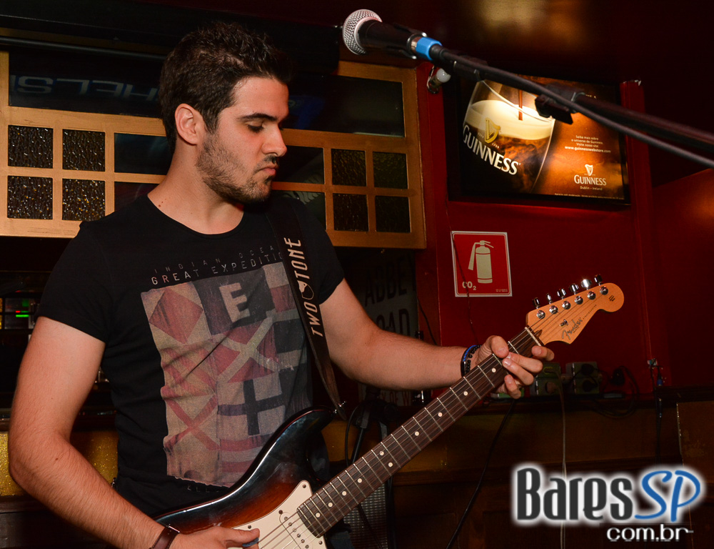 William Kim e banda Monk tocaram clássicos do pop rock no Republic Pub William Kim e banda Monk tocaram clássicos do pop rock no Republic Pub