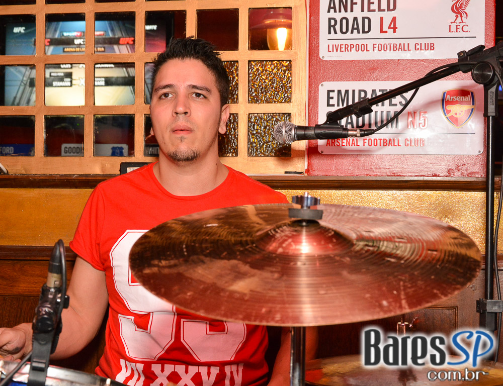 William Kim e banda Monk tocaram clássicos do pop rock no Republic Pub William Kim e banda Monk tocaram clássicos do pop rock no Republic Pub