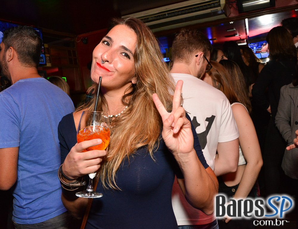 William Kim e banda Monk tocaram clássicos do pop rock no Republic Pub William Kim e banda Monk tocaram clássicos do pop rock no Republic Pub