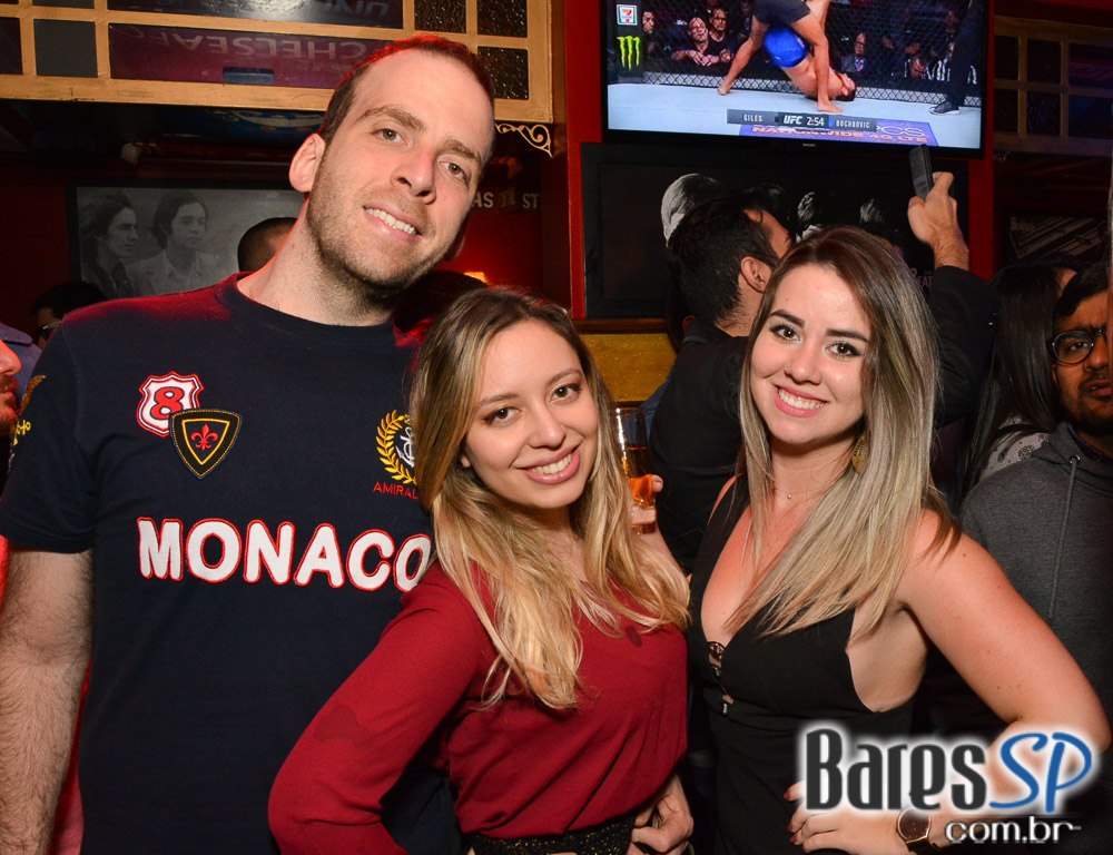 William Kim e banda Monk tocaram clássicos do pop rock no Republic Pub William Kim e banda Monk tocaram clássicos do pop rock no Republic Pub