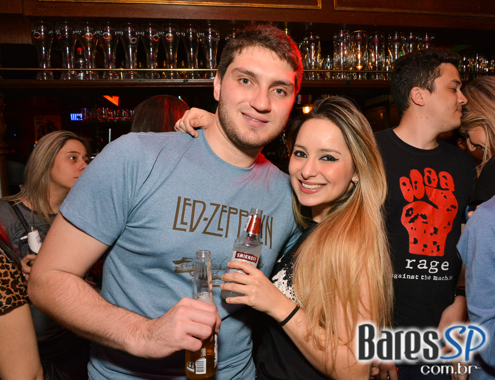 William Kim e banda Monk tocaram clássicos do pop rock no Republic Pub William Kim e banda Monk tocaram clássicos do pop rock no Republic Pub