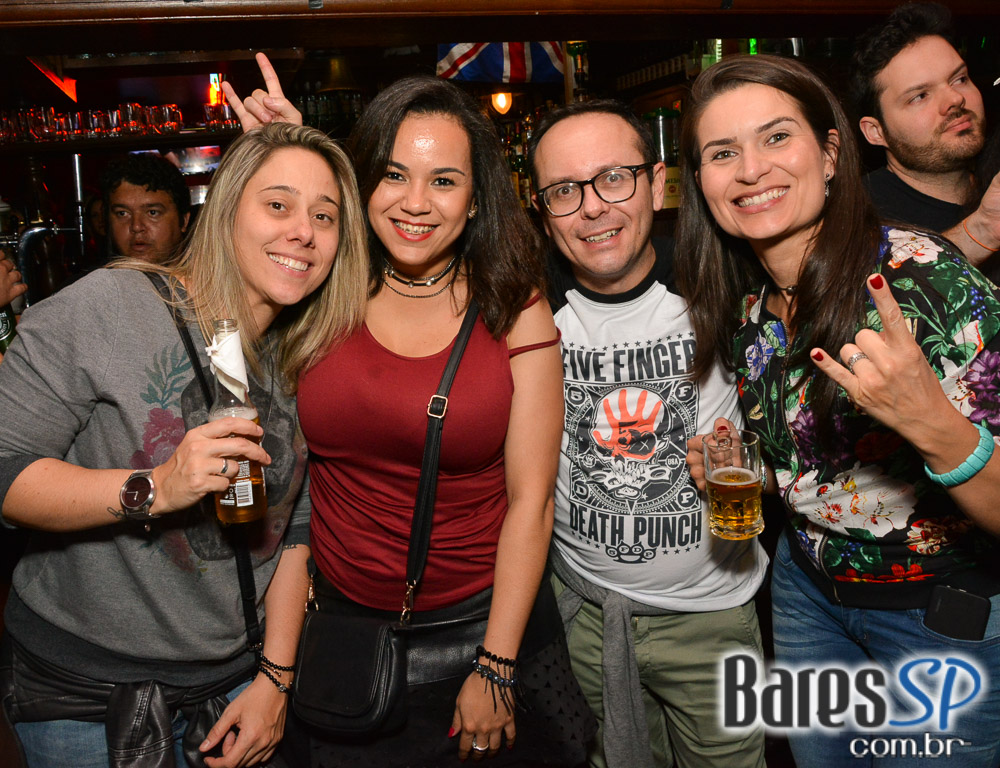 William Kim e banda Monk tocaram clássicos do pop rock no Republic Pub William Kim e banda Monk tocaram clássicos do pop rock no Republic Pub
