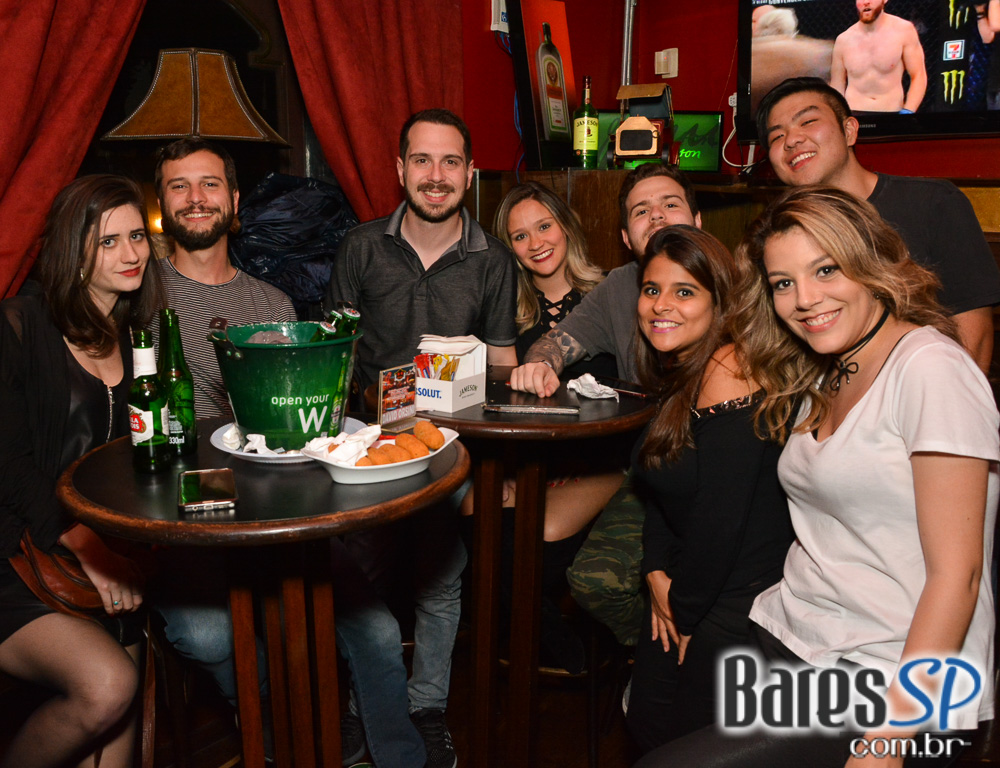 William Kim e banda Monk tocaram clássicos do pop rock no Republic Pub William Kim e banda Monk tocaram clássicos do pop rock no Republic Pub