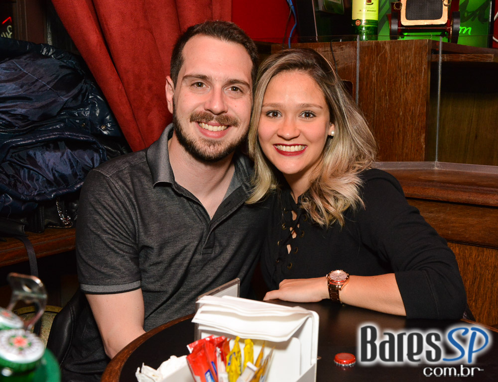William Kim e banda Monk tocaram clássicos do pop rock no Republic Pub William Kim e banda Monk tocaram clássicos do pop rock no Republic Pub