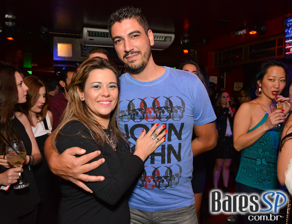 William Kim e banda Monk tocaram clássicos do pop rock no Republic Pub William Kim e banda Monk tocaram clássicos do pop rock no Republic Pub