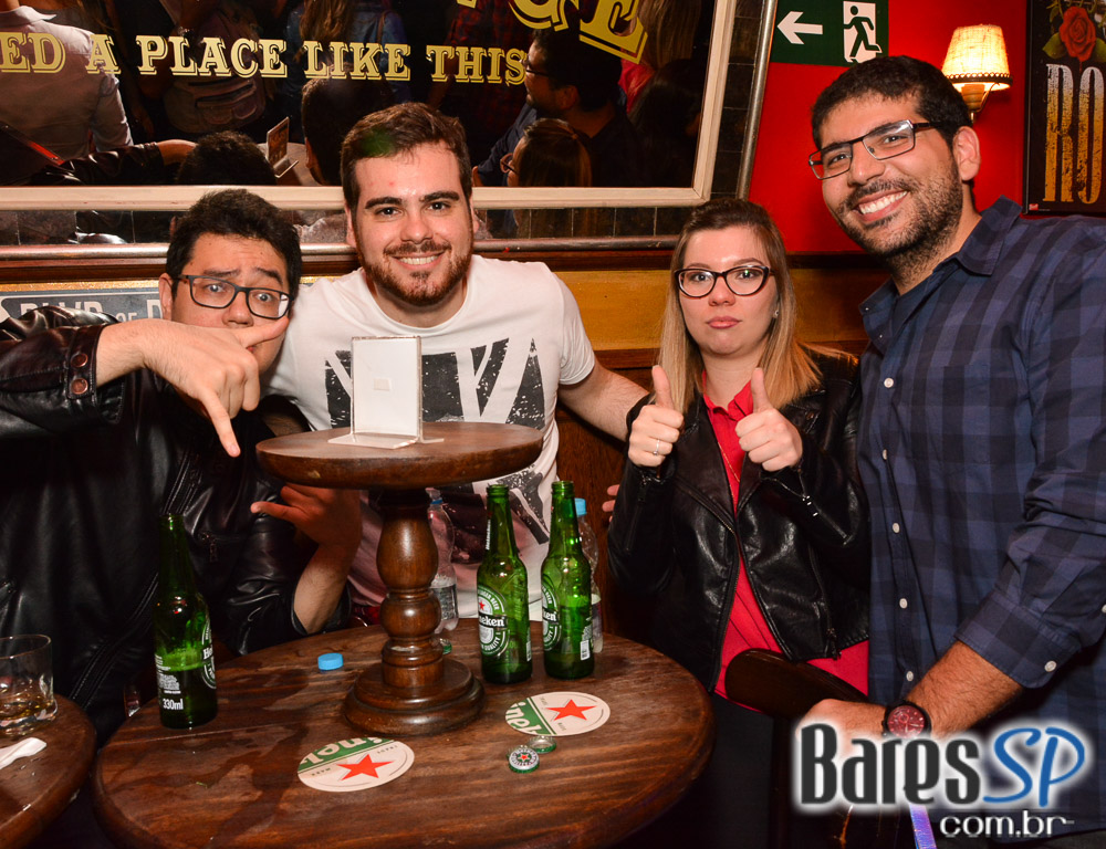 William Kim e banda Monk tocaram clássicos do pop rock no Republic Pub William Kim e banda Monk tocaram clássicos do pop rock no Republic Pub