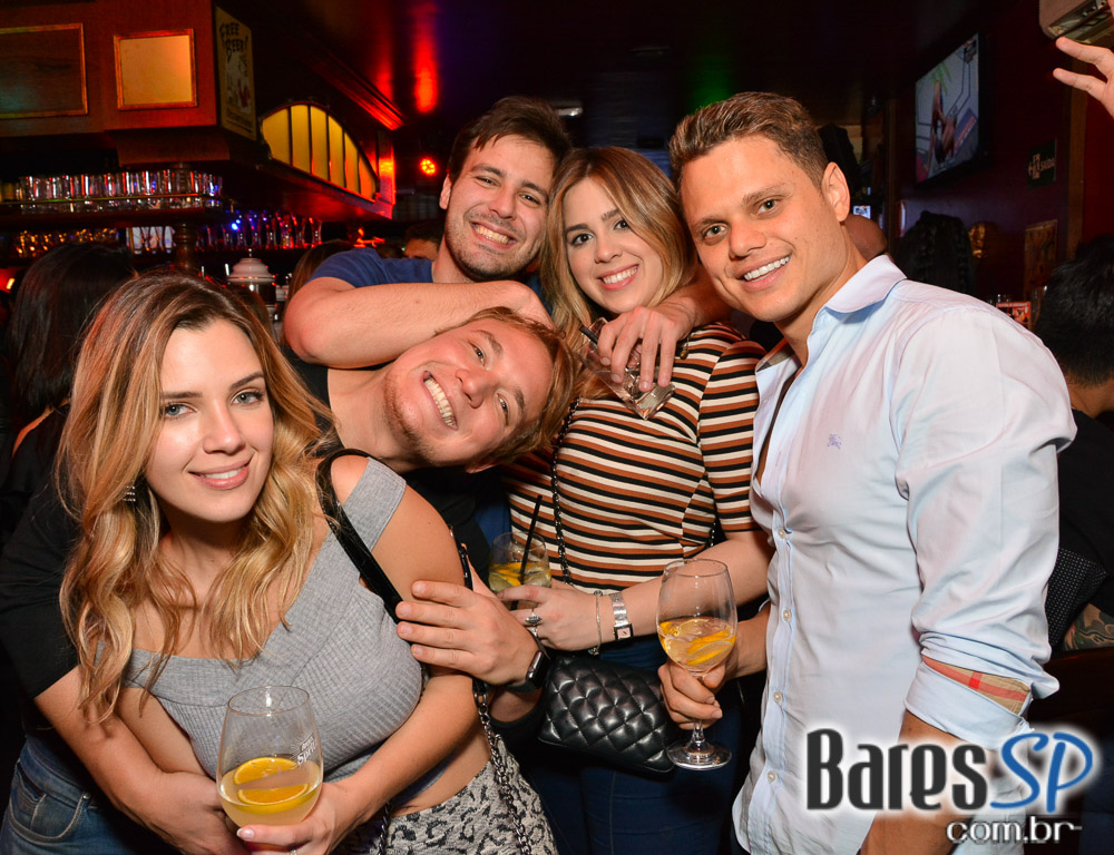 William Kim e banda Monk tocaram clássicos do pop rock no Republic Pub William Kim e banda Monk tocaram clássicos do pop rock no Republic Pub