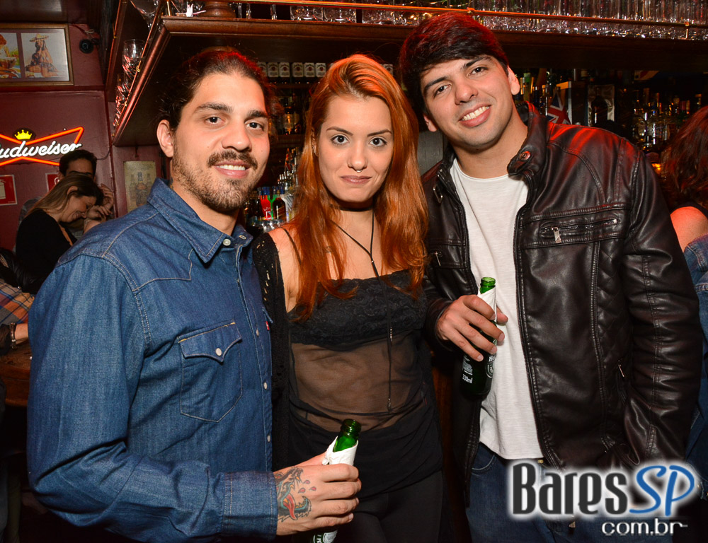 William Kim e banda Monk tocaram clássicos do pop rock no Republic Pub William Kim e banda Monk tocaram clássicos do pop rock no Republic Pub