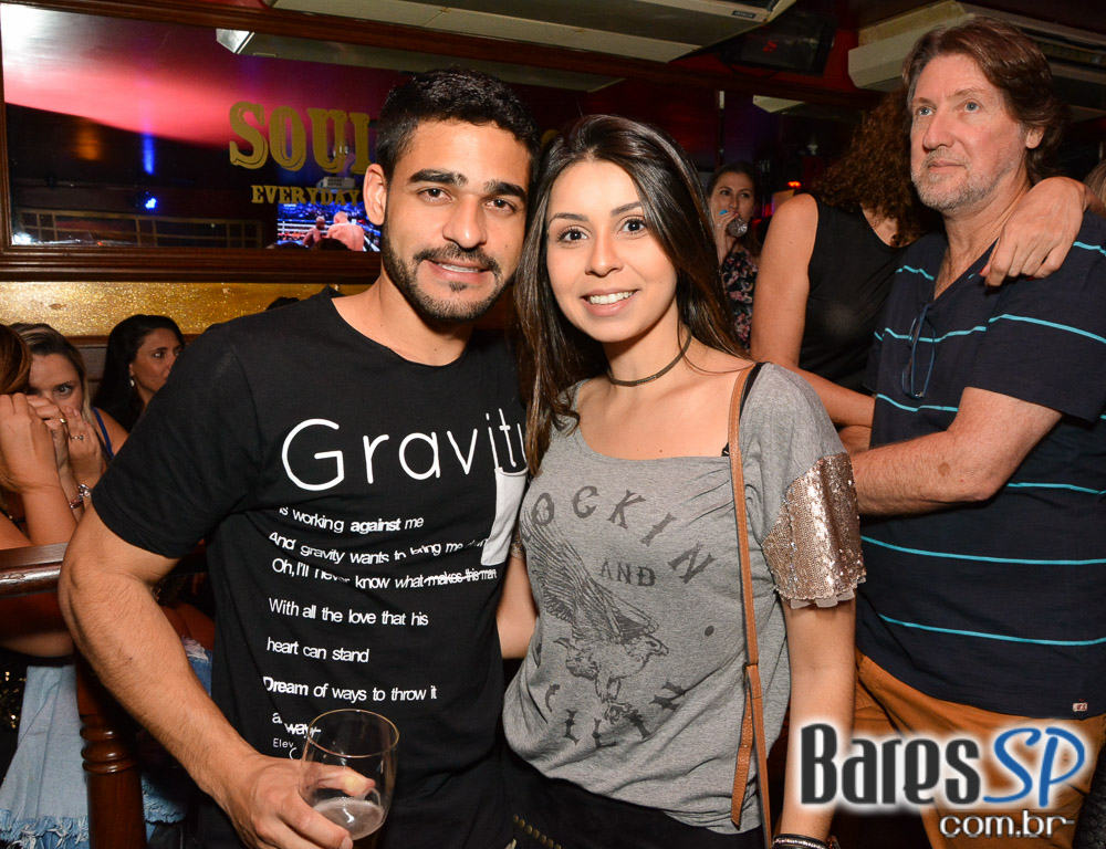 William Kim e banda Monk tocaram clássicos do pop rock no Republic Pub William Kim e banda Monk tocaram clássicos do pop rock no Republic Pub