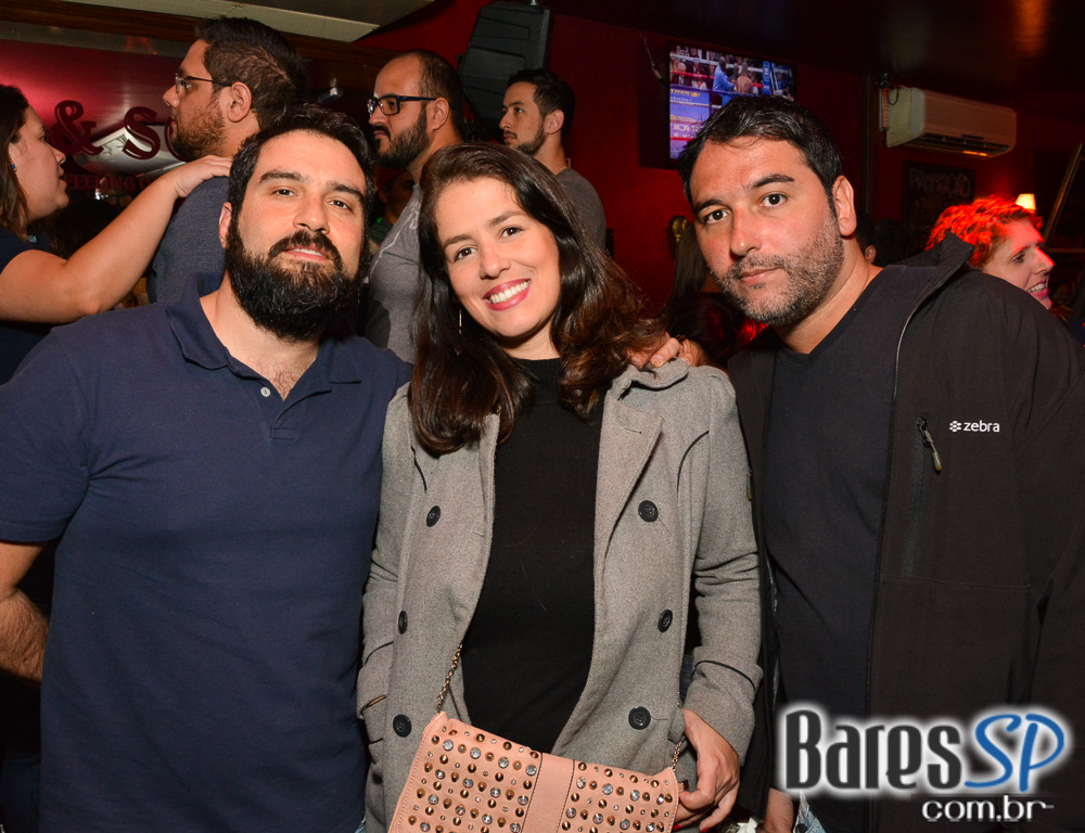 William Kim e banda Monk tocaram clássicos do pop rock no Republic Pub William Kim e banda Monk tocaram clássicos do pop rock no Republic Pub