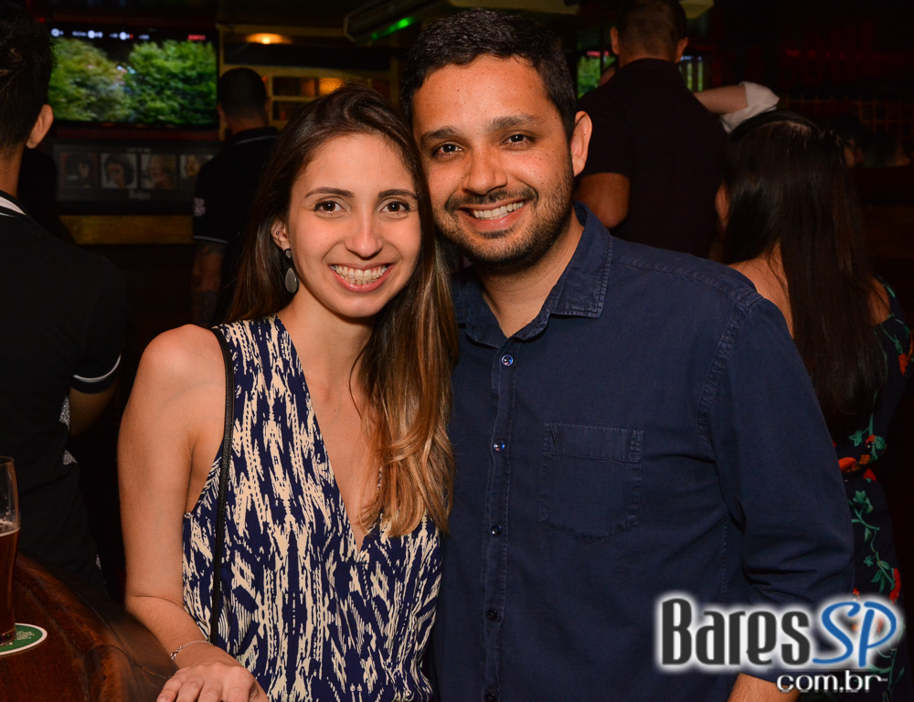 Sal Vincent e banda Bubbles tocaram muito pop rock no Republic Pub Sal Vincent e banda Bubbles tocaram muito pop rock no Republic Pub