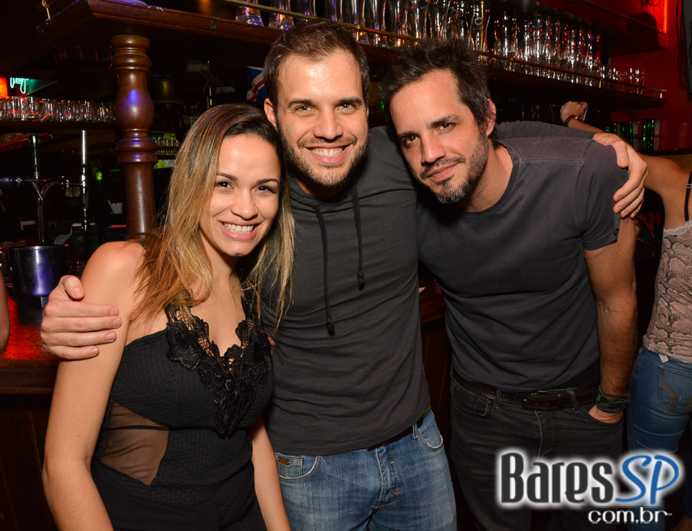 Sal Vincent e banda Bubbles tocaram muito pop rock no Republic Pub Sal Vincent e banda Bubbles tocaram muito pop rock no Republic Pub