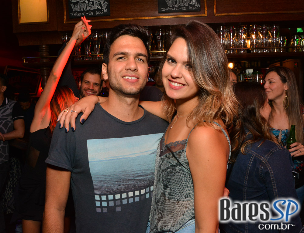 Sal Vincent e banda Bubbles tocaram muito pop rock no Republic Pub Sal Vincent e banda Bubbles tocaram muito pop rock no Republic Pub