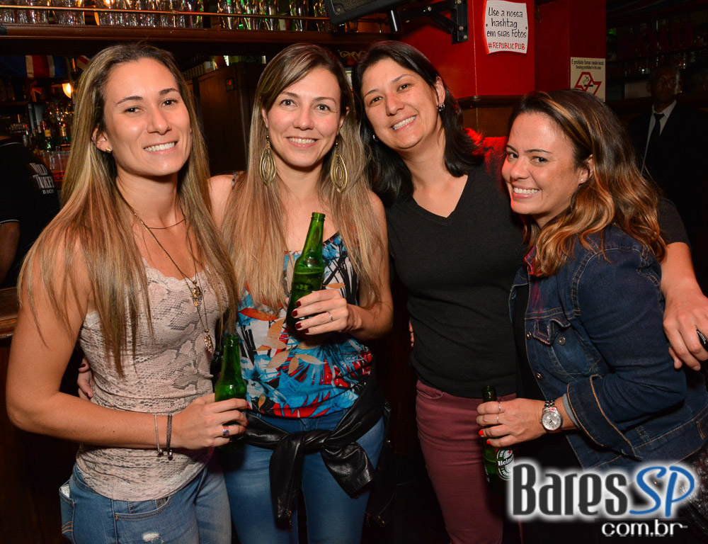 Sal Vincent e banda Bubbles tocaram muito pop rock no Republic Pub Sal Vincent e banda Bubbles tocaram muito pop rock no Republic Pub