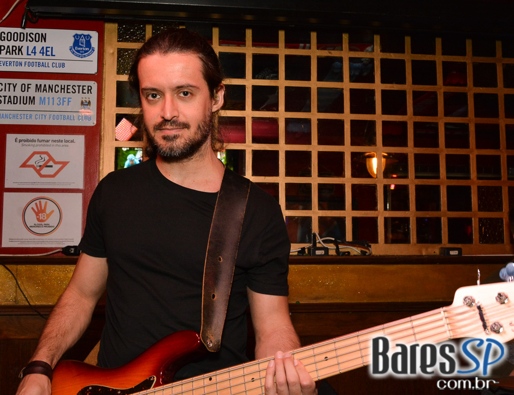 Sal Vincent e banda Bubbles tocaram muito pop rock no Republic Pub Sal Vincent e banda Bubbles tocaram muito pop rock no Republic Pub