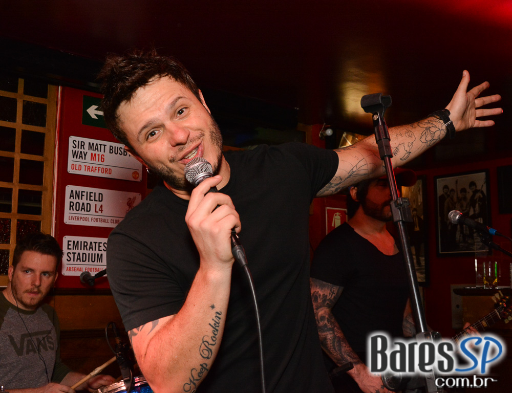 Sal Vincent e banda Bubbles tocaram muito pop rock no Republic Pub Sal Vincent e banda Bubbles tocaram muito pop rock no Republic Pub