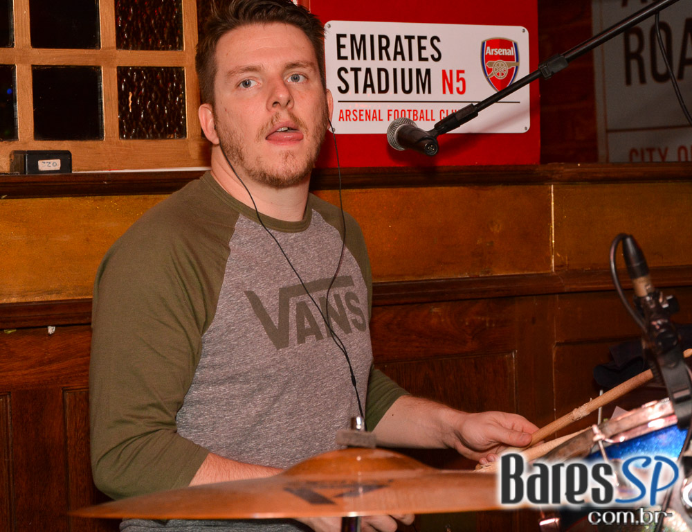 Sal Vincent e banda Bubbles tocaram muito pop rock no Republic Pub Sal Vincent e banda Bubbles tocaram muito pop rock no Republic Pub