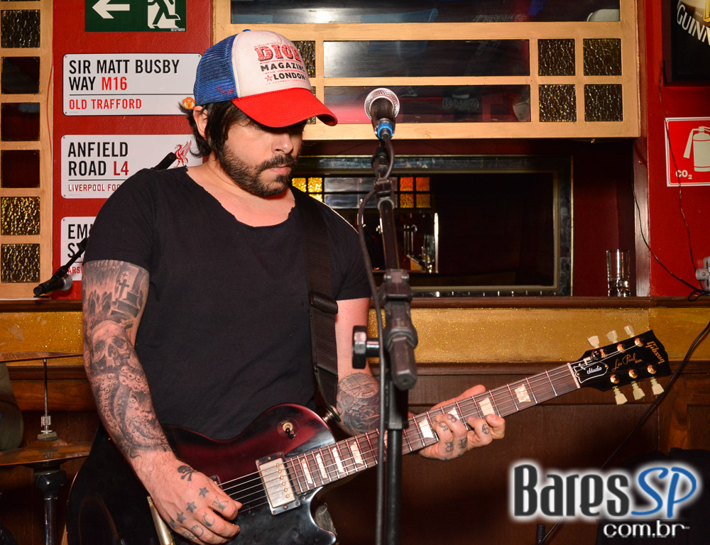 Sal Vincent e banda Bubbles tocaram muito pop rock no Republic Pub Sal Vincent e banda Bubbles tocaram muito pop rock no Republic Pub