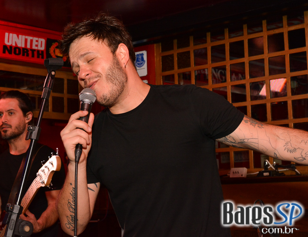 Sal Vincent e banda Bubbles tocaram muito pop rock no Republic Pub Sal Vincent e banda Bubbles tocaram muito pop rock no Republic Pub