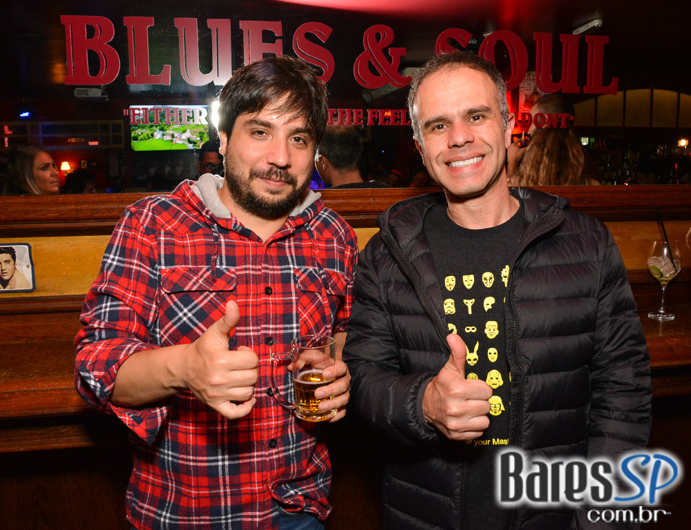 Sal Vincent e banda Bubbles tocaram muito pop rock no Republic Pub Sal Vincent e banda Bubbles tocaram muito pop rock no Republic Pub