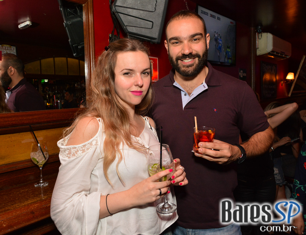 Sal Vincent e banda Bubbles tocaram muito pop rock no Republic Pub Sal Vincent e banda Bubbles tocaram muito pop rock no Republic Pub