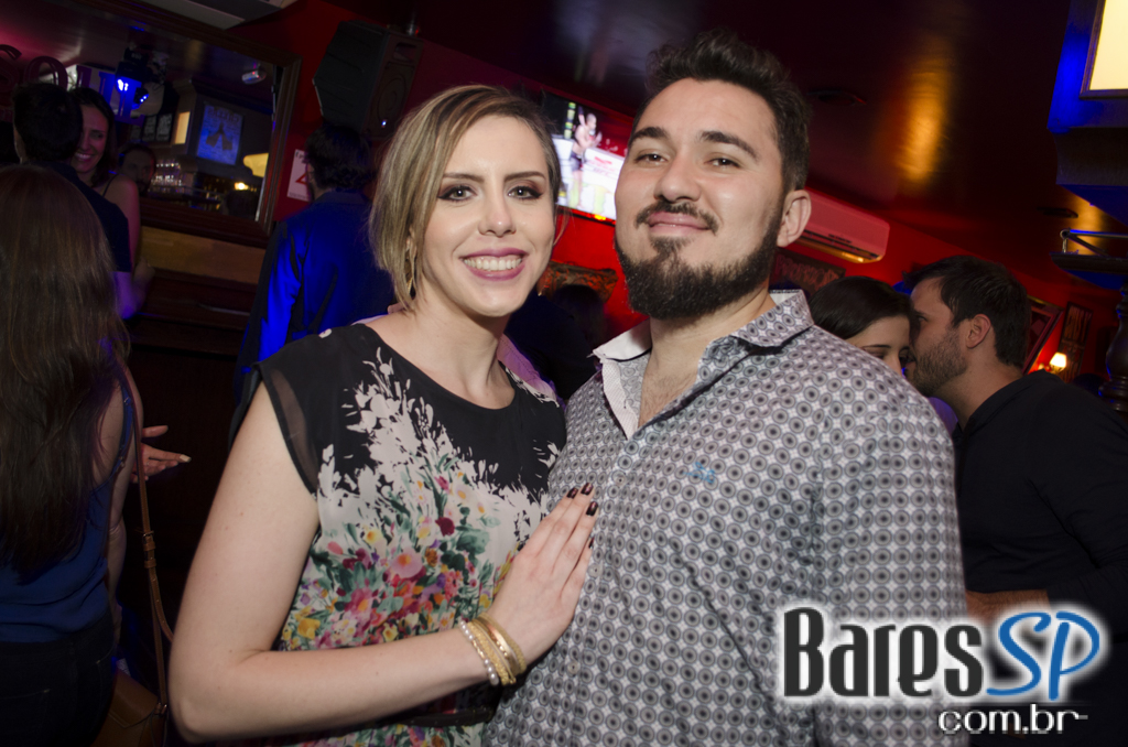 Banda Summer Beats e Sal Vincent com pop rock no Republic Pub Banda Summer Beats e Sal Vincent com pop rock no Republic Pub