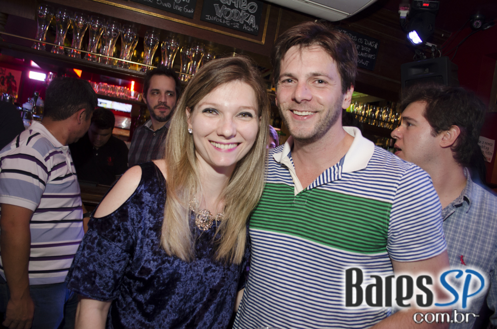 Banda Summer Beats e Sal Vincent com pop rock no Republic Pub Banda Summer Beats e Sal Vincent com pop rock no Republic Pub