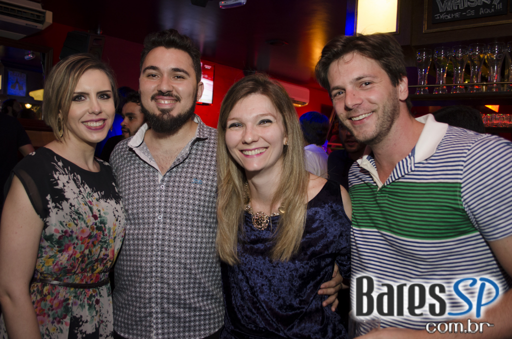 Banda Summer Beats e Sal Vincent com pop rock no Republic Pub Banda Summer Beats e Sal Vincent com pop rock no Republic Pub