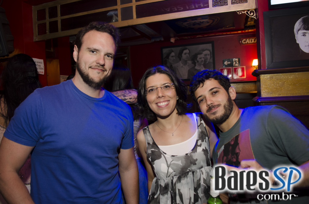 Banda Summer Beats e Sal Vincent com pop rock no Republic Pub Banda Summer Beats e Sal Vincent com pop rock no Republic Pub
