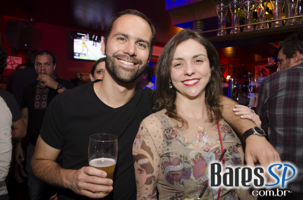 Banda Summer Beats e Sal Vincent com pop rock no Republic Pub Banda Summer Beats e Sal Vincent com pop rock no Republic Pub