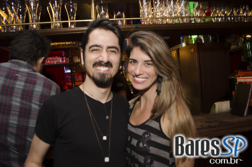 Banda Summer Beats e Sal Vincent com pop rock no Republic Pub Banda Summer Beats e Sal Vincent com pop rock no Republic Pub