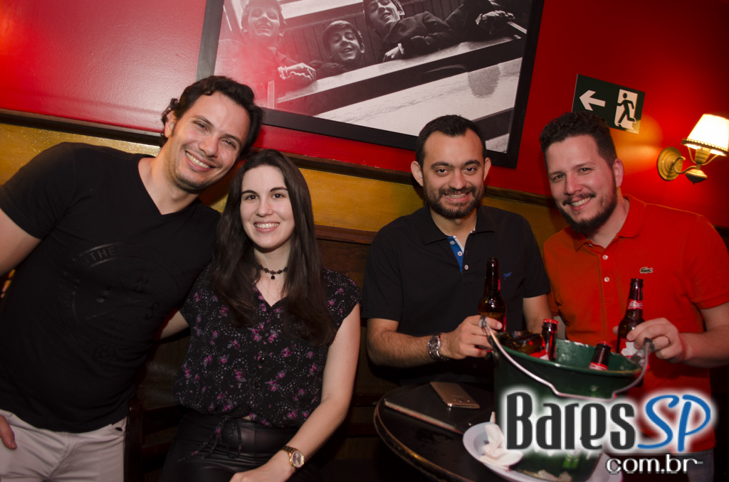Banda Summer Beats e Sal Vincent com pop rock no Republic Pub Banda Summer Beats e Sal Vincent com pop rock no Republic Pub