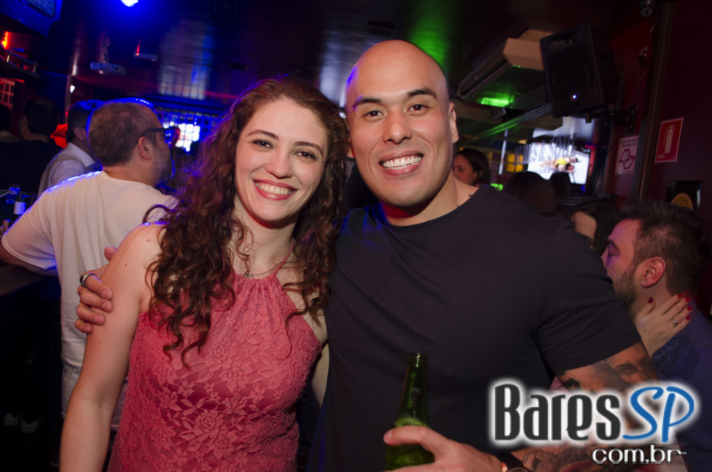 Banda Summer Beats e Sal Vincent com pop rock no Republic Pub Banda Summer Beats e Sal Vincent com pop rock no Republic Pub